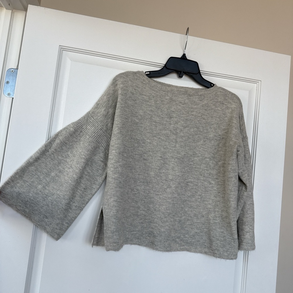 Loft Gray Women's Bell sleeve Sweater in XS
